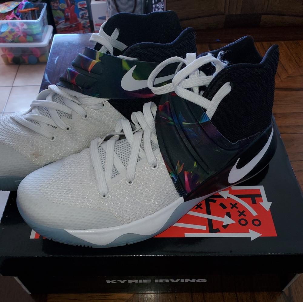 Men's kyrie Irving 2s "parade" only wore 4 times